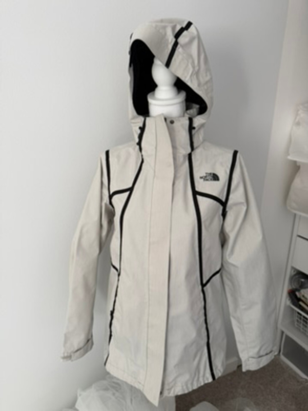 The North Face DryVent Women’s Rain Jacket Gray Size S